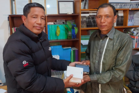 Distrubuting Tamang Audio Bible  